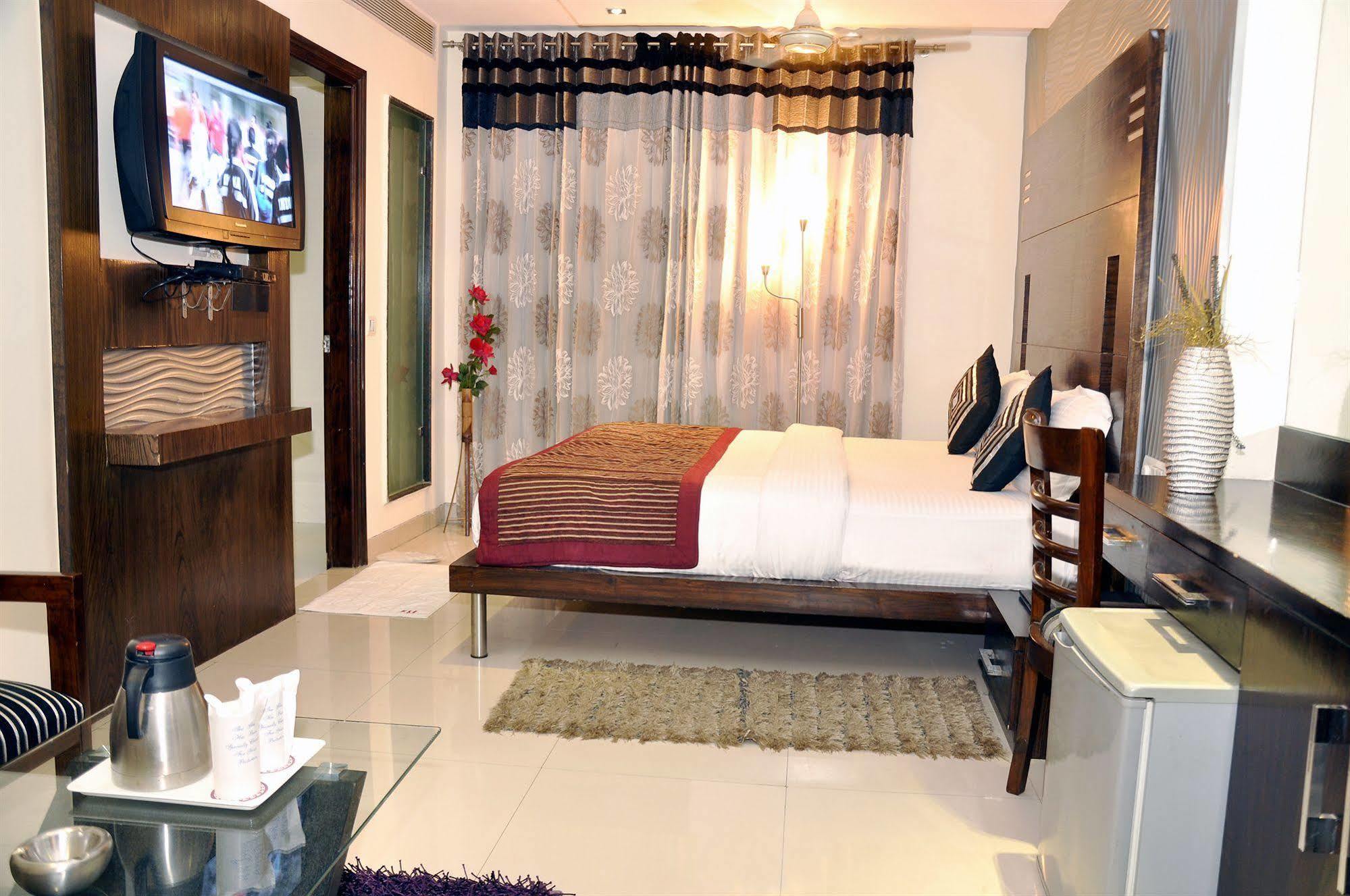 Hotel Delhi 55 -City Center New Delhi Eksteriør billede