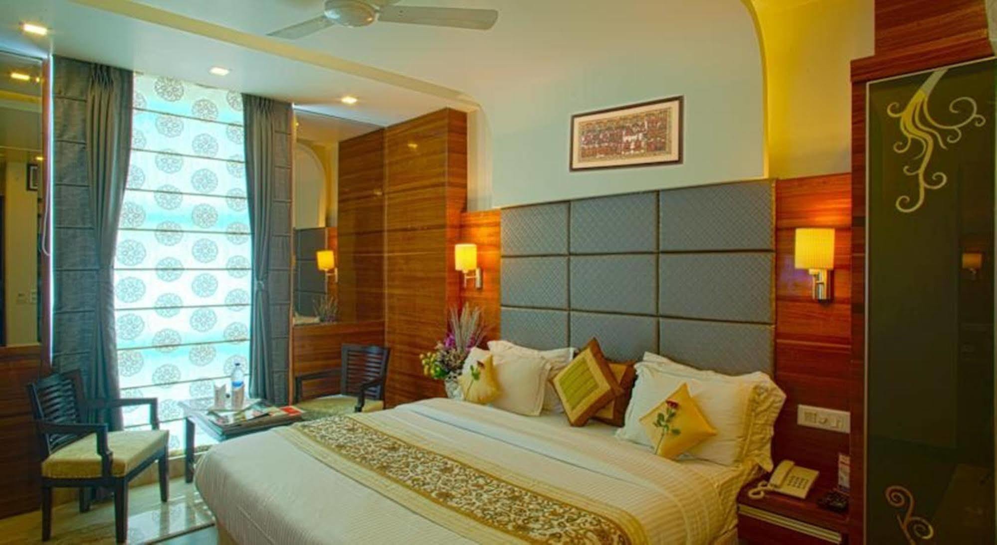 Hotel Delhi 55 -City Center New Delhi Eksteriør billede