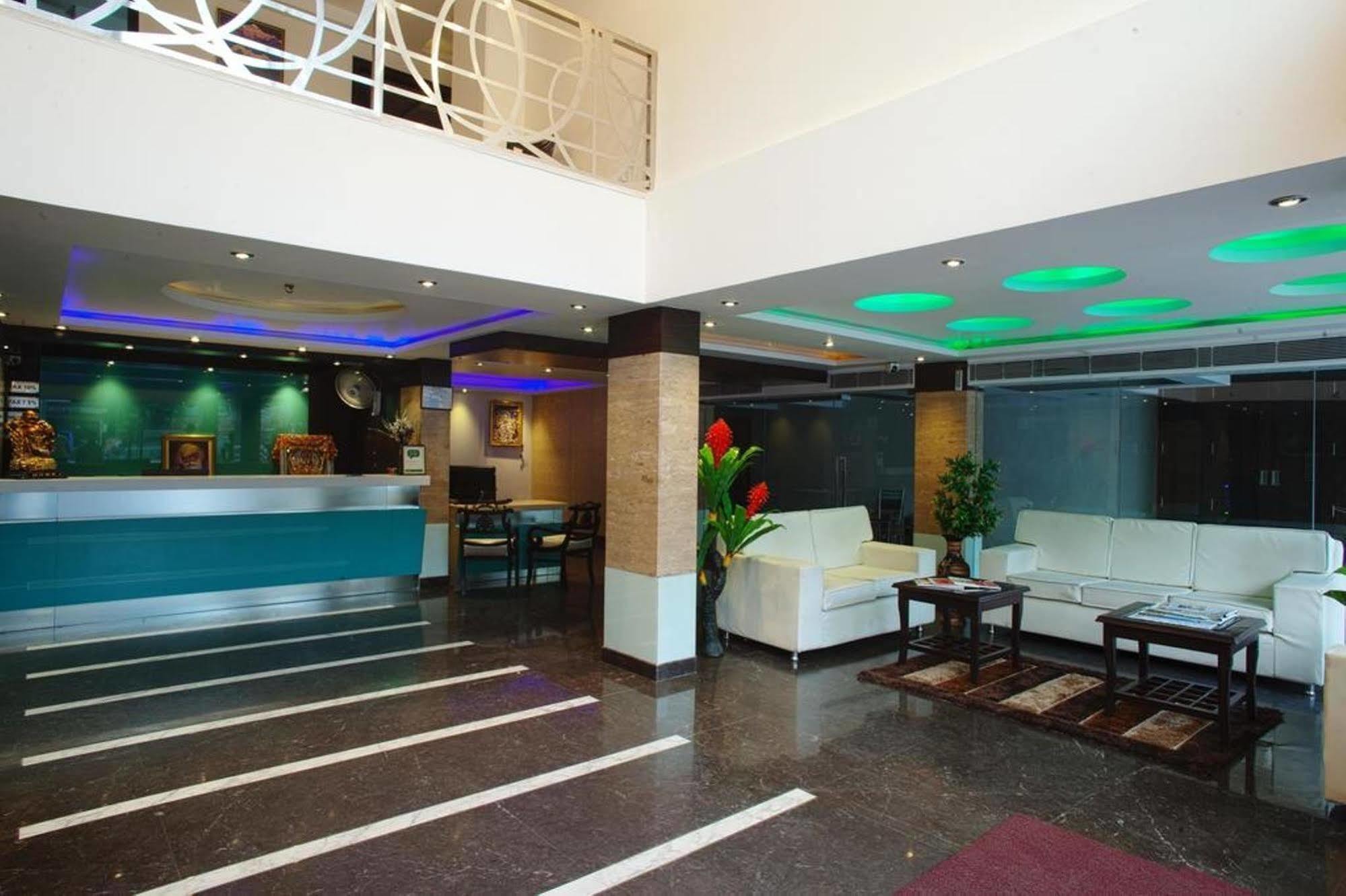 Hotel Delhi 55 -City Center New Delhi Eksteriør billede