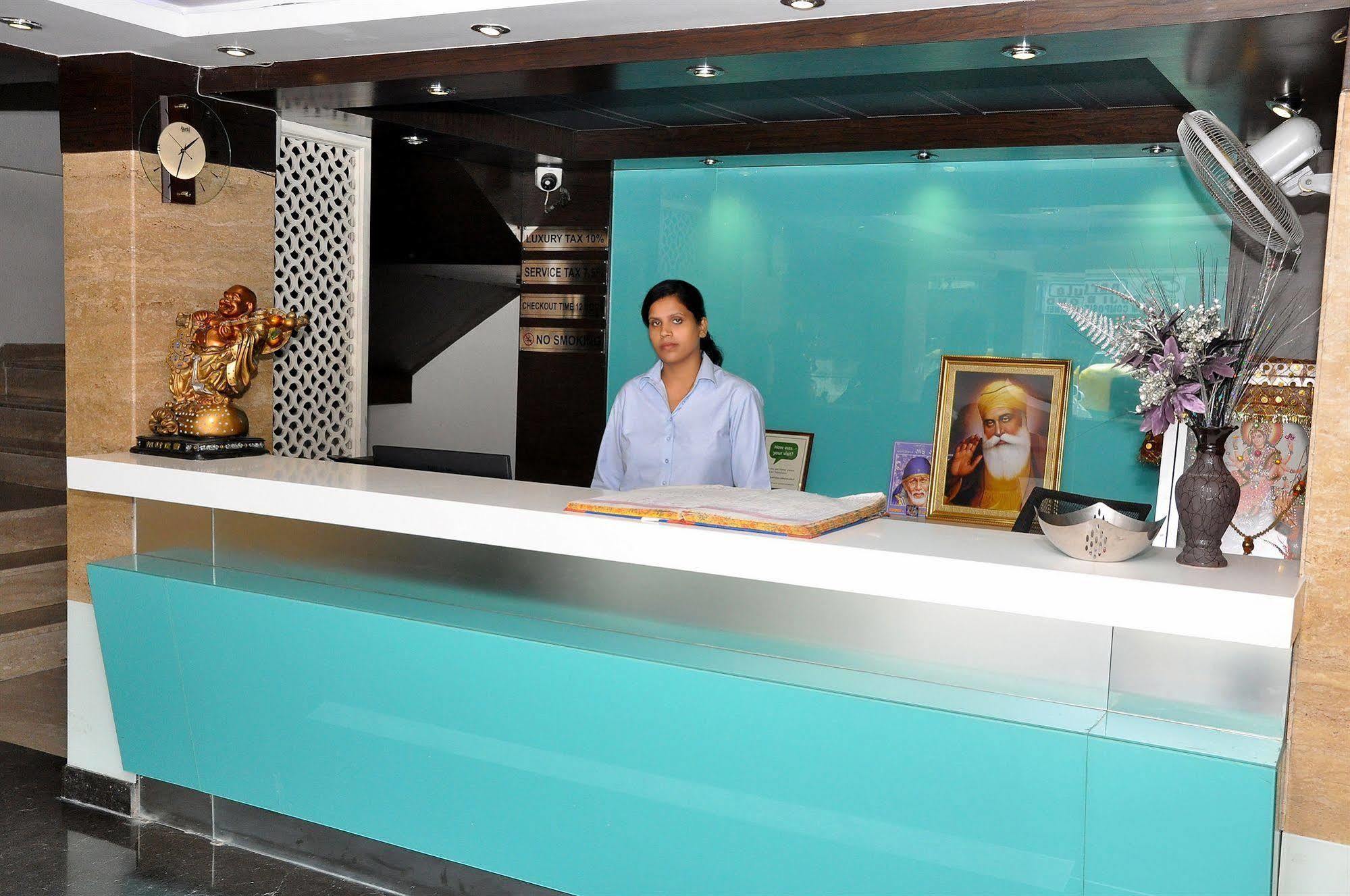 Hotel Delhi 55 -City Center New Delhi Eksteriør billede